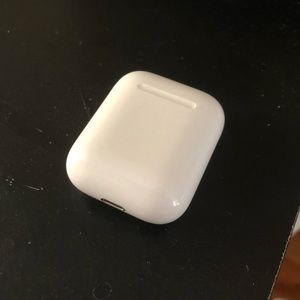 Apple AirPod charging case